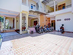 RedDoorz Syariah at Aura Homestay - Image 4
