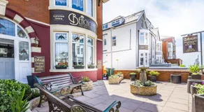 Beachcliffe Holiday Apartments - Image 2