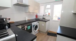 Double Room - Central Dartford - Free Parking - Image 3