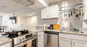 Quiet 2 BR APT - Near Hospitals - Free WiFi - Image 4