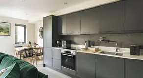Exceptional 3 Bedroom River View Apartment - Pass the Keys - Image 3