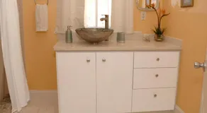 Adorable Historic Downtown Apartment - Image 2