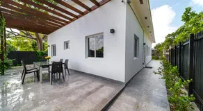Pool Boutique Villa by the Beach 1 - Image 5