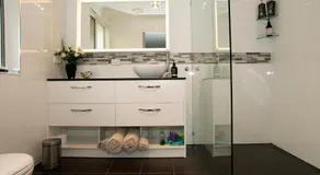 Kinsellas Water Views - Image 2
