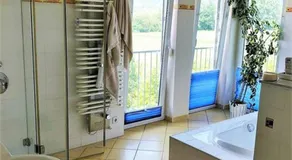 09 Tolle große Wohnung mit Kamin und Terrasse - Image 2