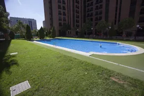 Cet appartement spacieux dans la ville de Valence dispose d'un balcon dont vous pourrez profiter toute l'année. Lumineux, moderne et confortable, avec piscine commune et espace pour enfants. Tout son confort rendra votre séjour inoubliable.Cet appartem - Image 3