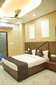 Hotel Urban Crown - Image 2