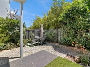 Peaceful 1-bed Unit in Leafy Yokine - Image 5