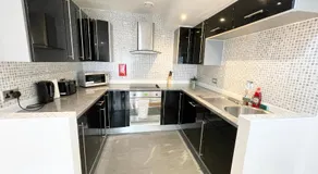 The Works-Fresh 2bed in centre, opposite Arndale. - Image 3