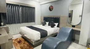 Hotel Grand Lake - Image 2