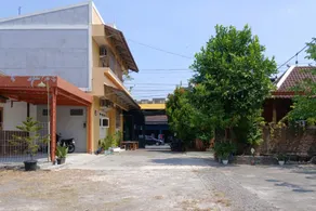 Kenewae Living Near Alun-alun Wonosari Mitra RedDoorz - Image 5