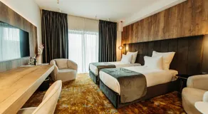 Iza Hotel - Image 2