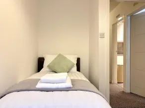 Edinburgh City Center B&B - Image 5
