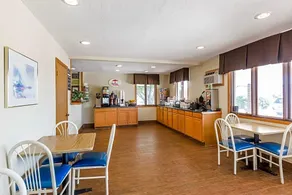 Super 8 By Wyndham Adair Ia - Image 3