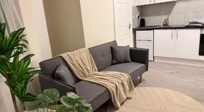 Stylish New Flat - 2 mins walk to Elizabeth Line - Image 4