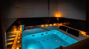 Premium Jacuzzi Apartment - Image 4