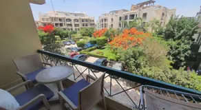شقه فندقيه 3 غرف حمامين و مطبخ و حديقه خاصه امام الجامعه الامريكيه و مول point 90 - Image 5
