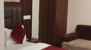 Hotel Balzano Suites Patiala !! Steps from Bus Stand ! Near Punjabi University ! Free Parking - Image 1