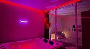CocoonSPA LoveRoom Jacuzzi - Image 3