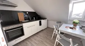 Zentrale Wohnung für 4 mit Bett und Schlafcouch - Image 3