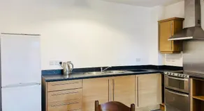 Central Spacious - Image 4