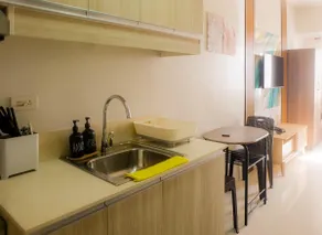 Casa - City Lights & Sea Breeze View Studio Near Ayala Mall - Image 3