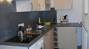 Acogedora habitación privada apta para niños con terraza y jardín - Image 2