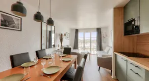Détente et vue sur le port à Arzon - Image 3