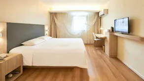 Tianrunhe Hotel (Changqing District, Jingshi West Road Branch) - Image 2