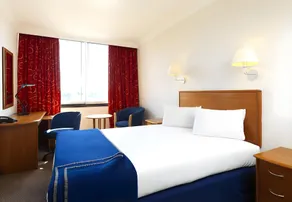 Airport Inn Gatwick - Image 2