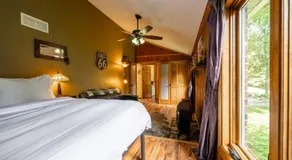 River Retreat Secluded Oasis with Hot Tub-Family Friendly - Image 2