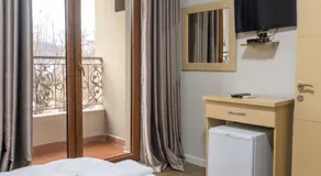 Artist House - Image 2