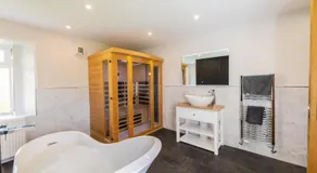 Nether Newton - Sleeps 12, Hottub, Sauna, Private Garden - Image 5