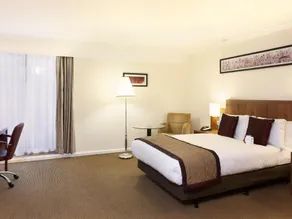 Crowne Plaza London - Heathrow - Image 4