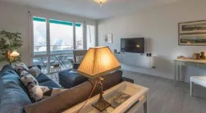 Apartment Elegante Penthouse-Wohnung mit Seeblick by Interhome - Image 2