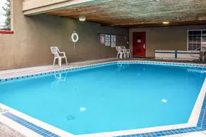 Econo Lodge Southeast Milwaukie - Image 3