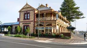Anchorage Seafront Hotel - Image 4