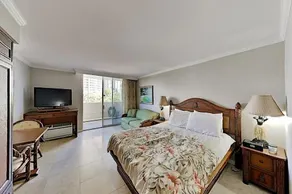 Luana Waikiki Hotel and Suites - Image 1