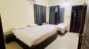 Vedic Hatha Vinyasa Yoga Ashram - Image 4