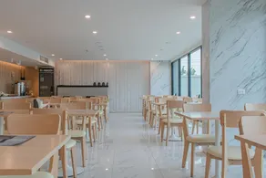 ONE Hotel - Image 3