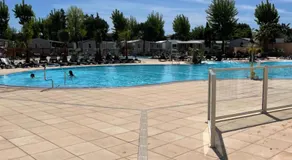 Mobil-home avec terrasse et piscine chauffée - Image 4