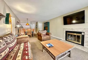 Charming 1BDR Condo w Golf Course View - Image 2