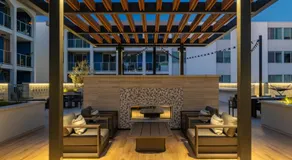 Urban Tide - A Designer Escape Overlooking the Docks - Image 4