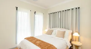 Hunter Valley Modern 4-Bedroom House - Image 2