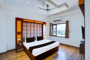 Super Townhouse Prince Chowk Near Railway Station Formerly Hotel Kolam - Image 1