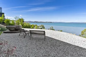 Stylish Home with Outdoor Area & Spectacular Views - Image 5