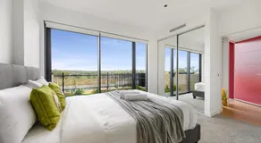 4BR Spacious Townhouse in Box Hill - Image 2