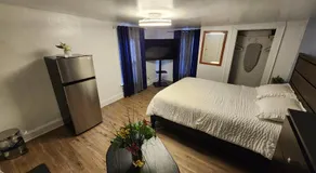 Private Room - Shared Bathroom - Image 2