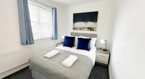 Aristotle House by Blue Skies Stays - Image 2
