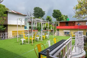Whoopers Hostel Bir- FRIENDS themed - Image 5